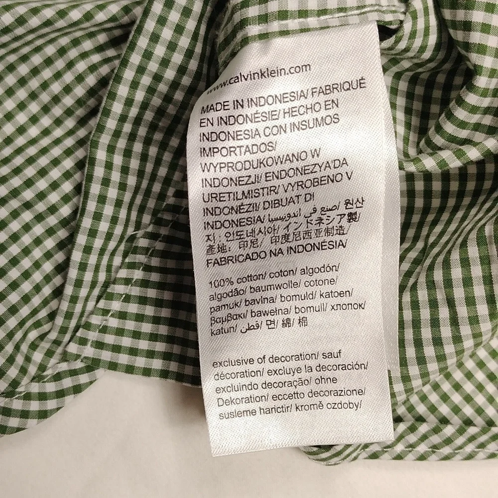 Calvin Klein men's long sleeved button down shirt size small